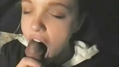 युवा सुंदर सेक्सी नेपाली मूवी लैटिना लूना स्टार एक महान blowjob देता है