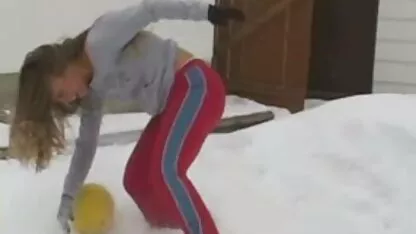 दो गोरे लोग एक रेडहेड बाथरूम में सेक्सी मूवी जर्मन चाटते हैं