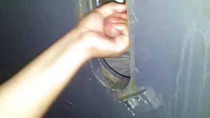 कुतिया हिंदी सेक्सी मूवी फिल्म दीवार से चिपके हुए लंड को चूसती है