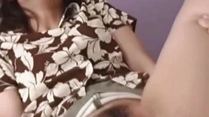 कोमल सुंदर समलैंगिकों जीभ के साथ मिठाई pussies चाटना सेक्सी बी ग्रेड मूवी