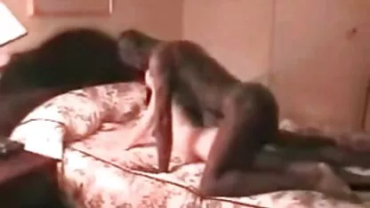 आदमी एक गहरी blowjob के लिए कर्मचारी हिंदी सेक्सी मूवी वीडियो में को धोखा देता है