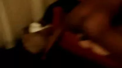 लड़का एक प्यारी सी वीडियो फुल सेक्सी मूवी चूत के दाने को चाटता है और उसे कमरे में चोदता है
